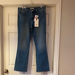 Levi's Women's 315 Shaping Boot Cut Jeans in Blue Sz 32/32.  NWT